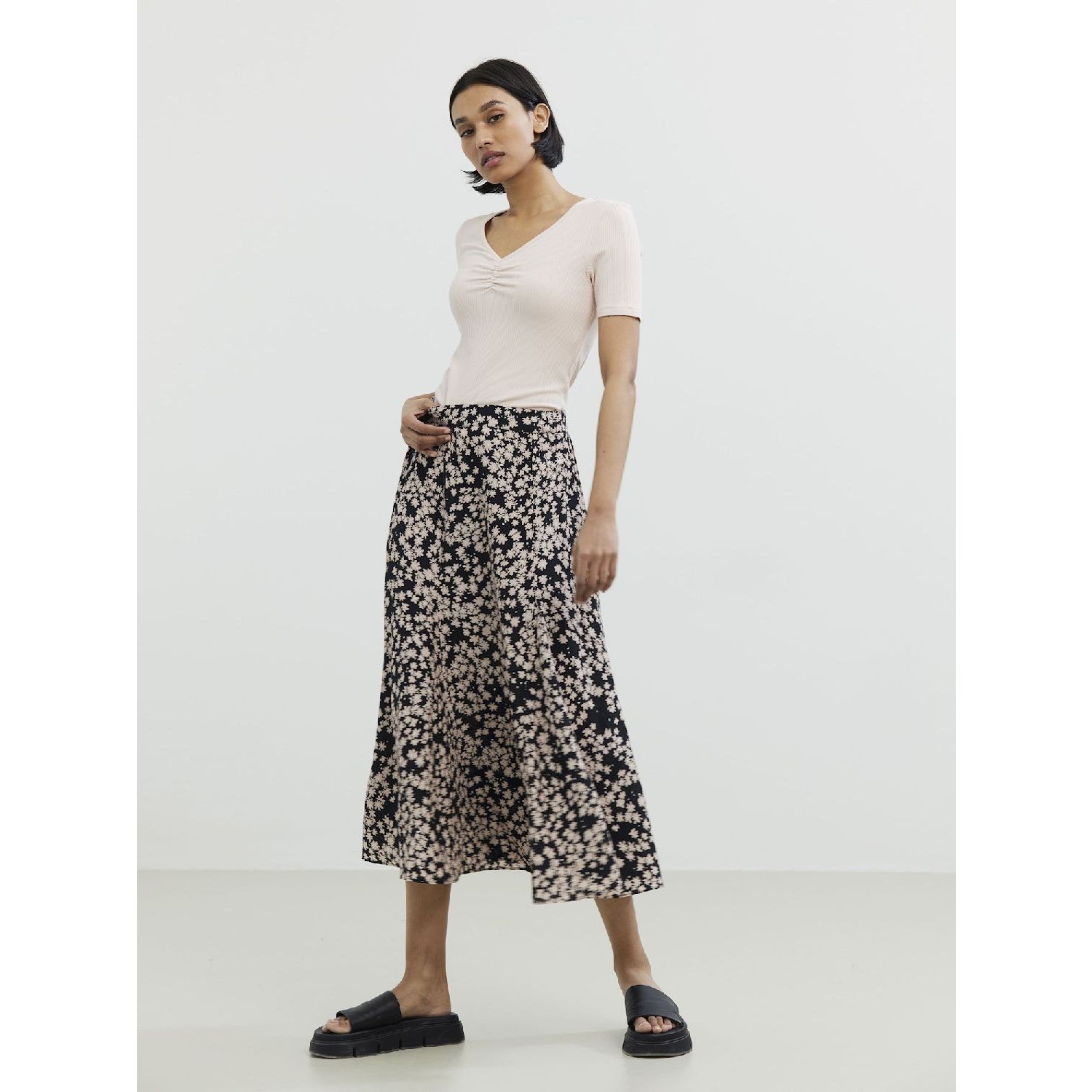 Catwalk junkie sk orchid flower skirt black